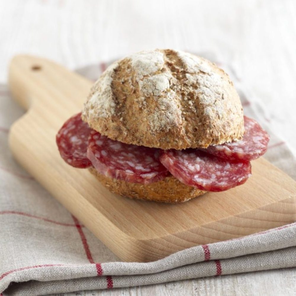https://www.melarossa.it/ricette/per-categoria/panino-con-salame-cacciatore/